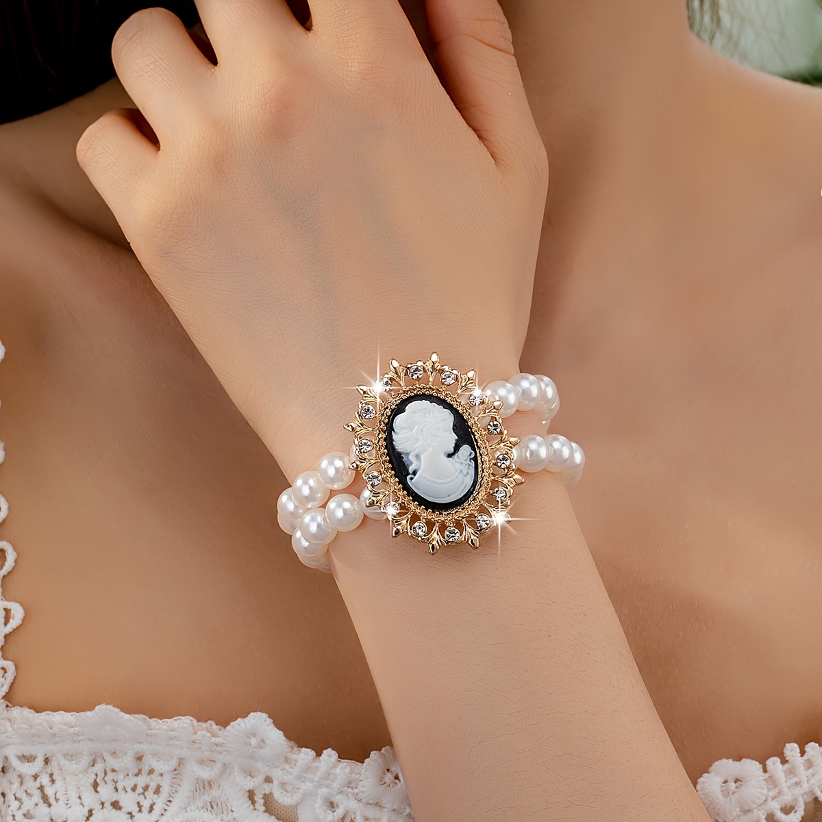 Bracelet en double rangée de perles de synthèse élégantes camée et accents en , en acrylique, placage - Accessoire toutes les
Bracelet en double rangée de perles de synthèse élégantes camée et accents en , en acrylique, placage - Accessoire toutes les