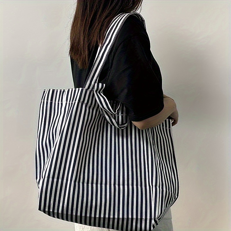 Casual Striped Shoulder Bag, Lightweight And Large Capacity Bag, Simple And Stylish Design Bag For Women
Casual Striped Shoulder Bag, Lightweight And Large Capacity Bag, Simple And Stylish Design Bag For Women