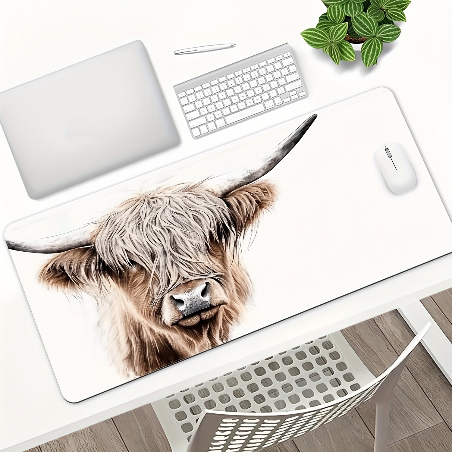 Extended Large Mouse Pad And Keyboard Mat With Highland Cow Design, Non-slip Rubber Base, Durable & Decorative Desk Pad For Gaming, Office & Writing, 1pc
Extended Large Mouse Pad And Keyboard Mat With Highland Cow Design, Non-slip Rubber Base, Durable & Decorative Desk Pad For Gaming, Office & Writing, 1pc