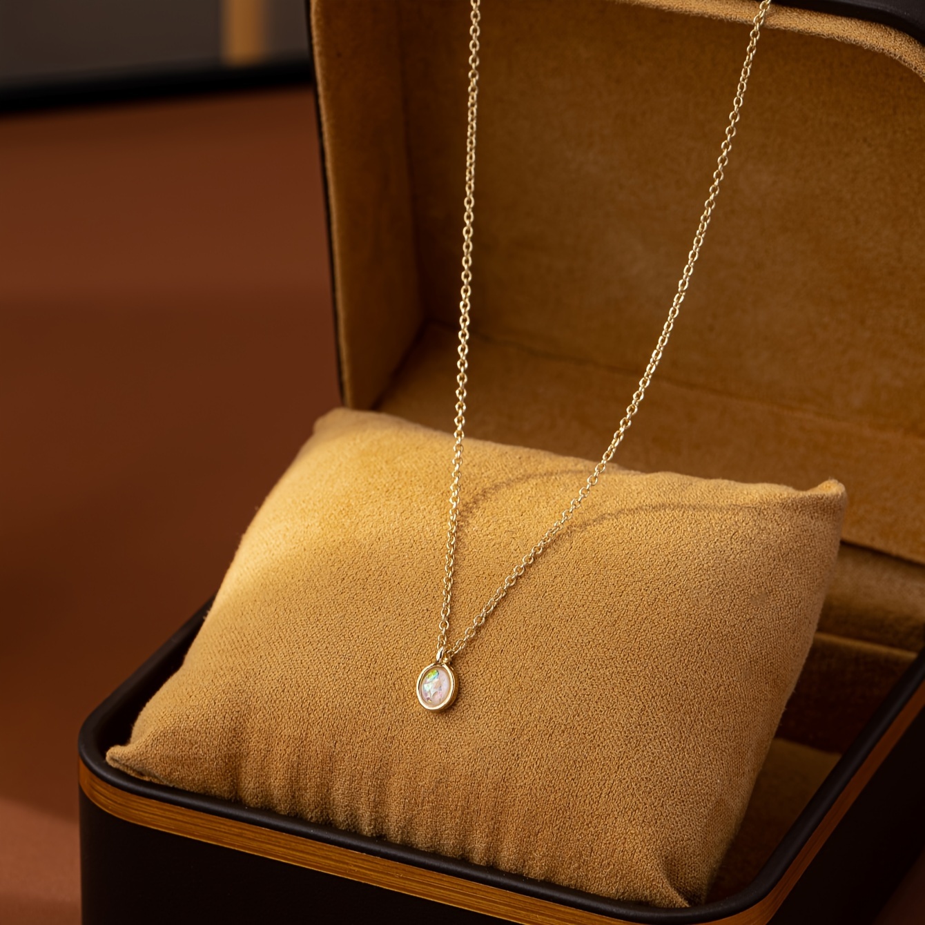 Elégant collier plaqué or avec pendentif en résine - Design géométrique simple pour un et en vacances, accessoire toutes pour la rentrée scolaire, la des diplômes et des enseignants
Elégant collier plaqué or avec pendentif en résine - Design géométrique simple pour un et en vacances, accessoire toutes pour la rentrée scolaire, la des diplômes et des enseignants