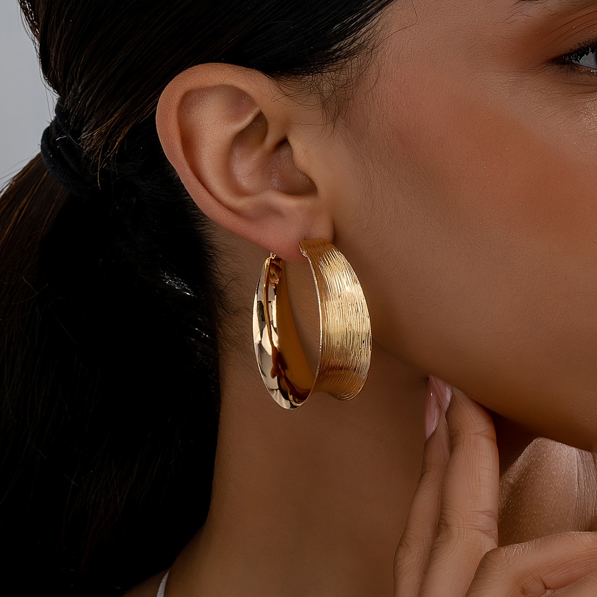 Boucles d'oreilles en de cercle en fer pour femmes, style sexy et , polyvalentes pour un et en soirée, accessoire toutes .
Boucles d'oreilles en de cercle en fer pour femmes, style sexy et , polyvalentes pour un et en soirée, accessoire toutes .