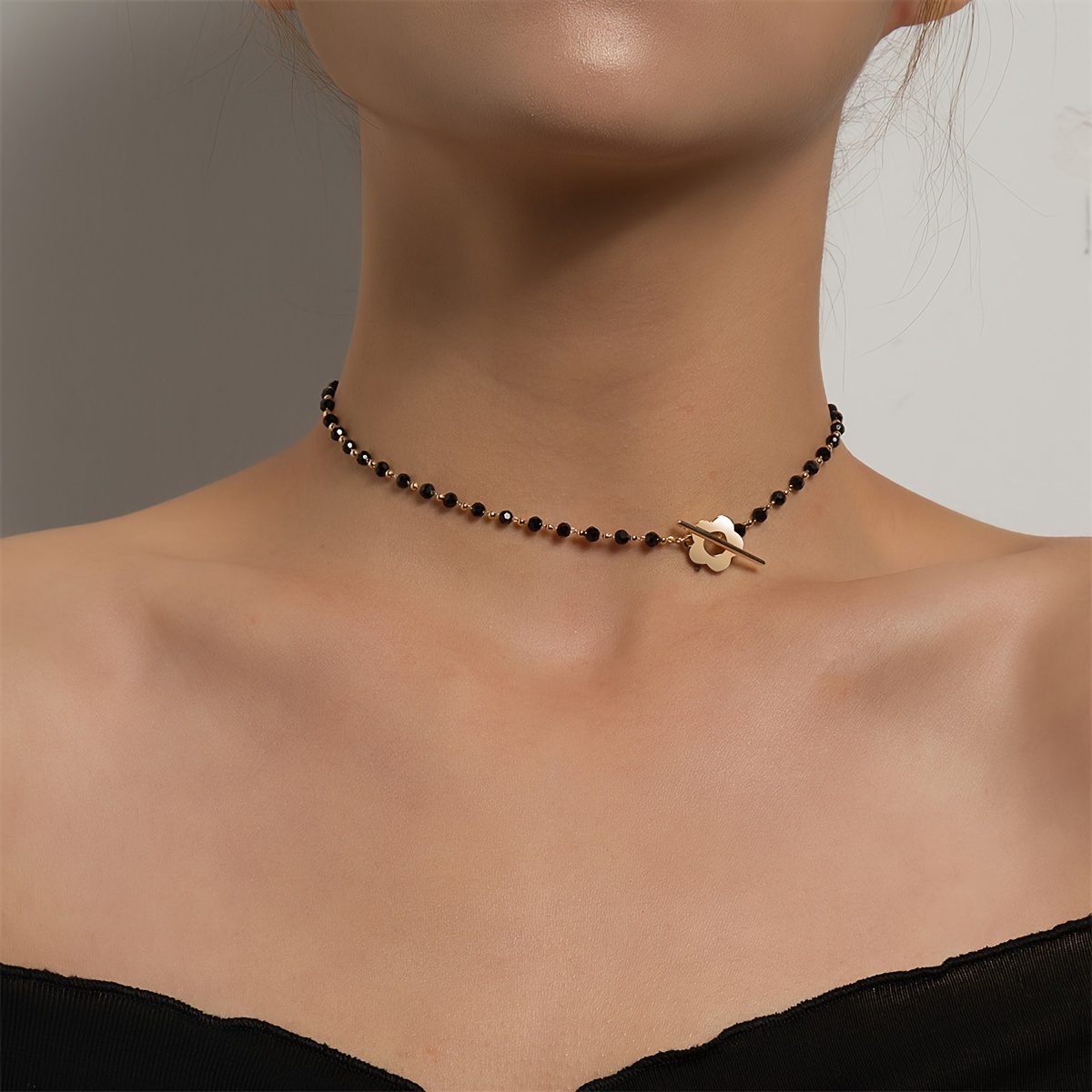 Élégant collier ras du cou noir perlé avec fermoir OT doré, collier ajusté mignon et tendance pour les fêtes d'été
Élégant collier ras du cou noir perlé avec fermoir OT doré, collier ajusté mignon et tendance pour les fêtes d'été