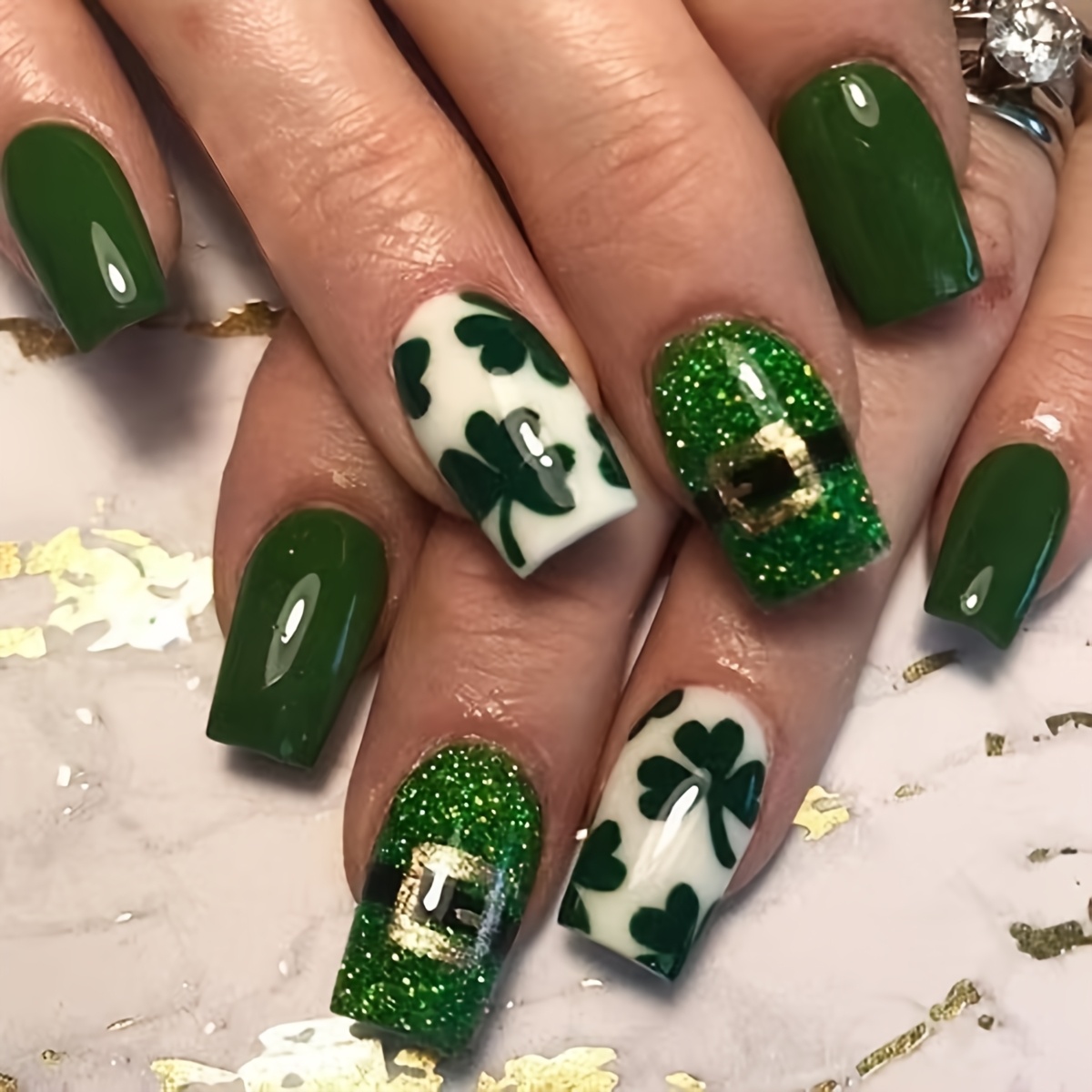 24pcs 's Glitter Clover Square Press-on Nails Set With Jelly Glue File, Short Length, , Holiday Leaf Pattern Fake Nail Tips
24pcs 's Glitter Clover Square Press-on Nails Set With Jelly Glue File, Short Length, , Holiday Leaf Pattern Fake Nail Tips