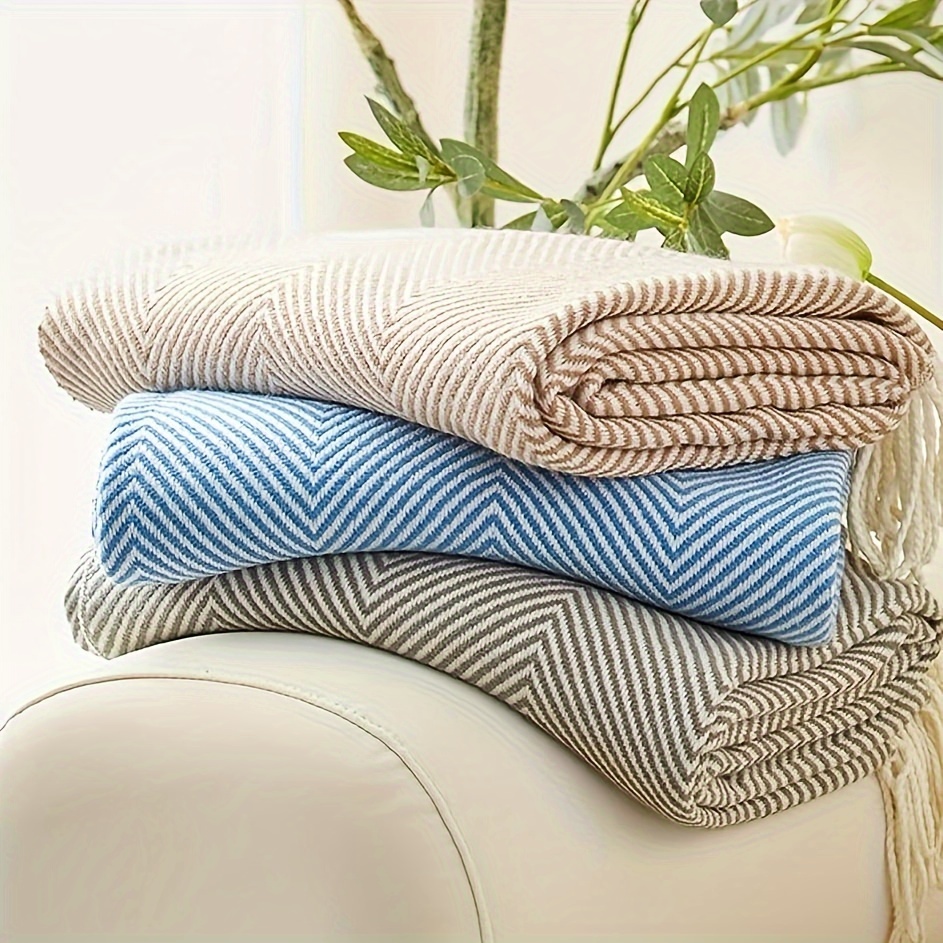 Vintage Herringbone Fringe Throw Blanket: Soft And Comfortable For Bed Or Sofa, Suitable For All
Vintage Herringbone Fringe Throw Blanket: Soft And Comfortable For Bed Or Sofa, Suitable For All
