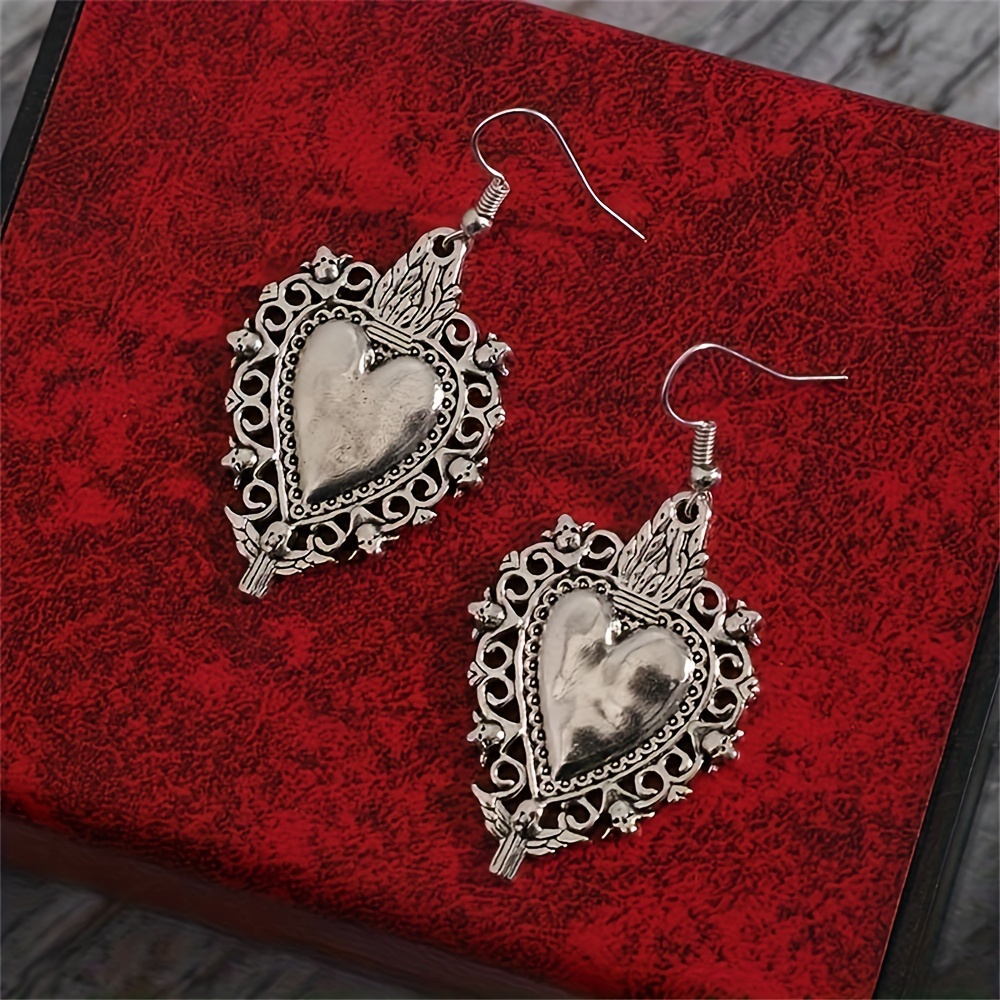 Vintage Heart Pattern Dangle Earrings Retro Elegant Style Alloy Jewelry Valentine's Day Gift For Lovers, Valentine's Earrings
Vintage Heart Pattern Dangle Earrings Retro Elegant Style Alloy Jewelry Valentine's Day Gift For Lovers, Valentine's Earrings