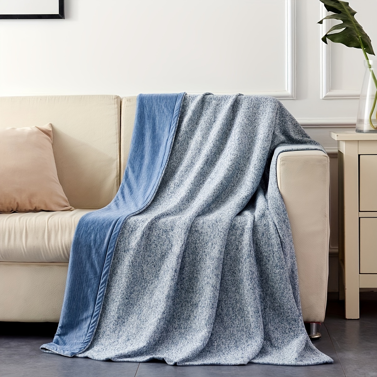 1pc Dual-sided Cooling Blanket, Contemporary Style, Breathable Quadchill Fabric, Reversible With Cooling Side For Summer And Microknit Warm Side For Autumn/spring, Versatile For Bed Couch Sofa
1pc Dual-sided Cooling Blanket, Contemporary Style, Breathable Quadchill Fabric, Reversible With Cooling Side For Summer And Microknit Warm Side For Autumn/spring, Versatile For Bed Couch Sofa