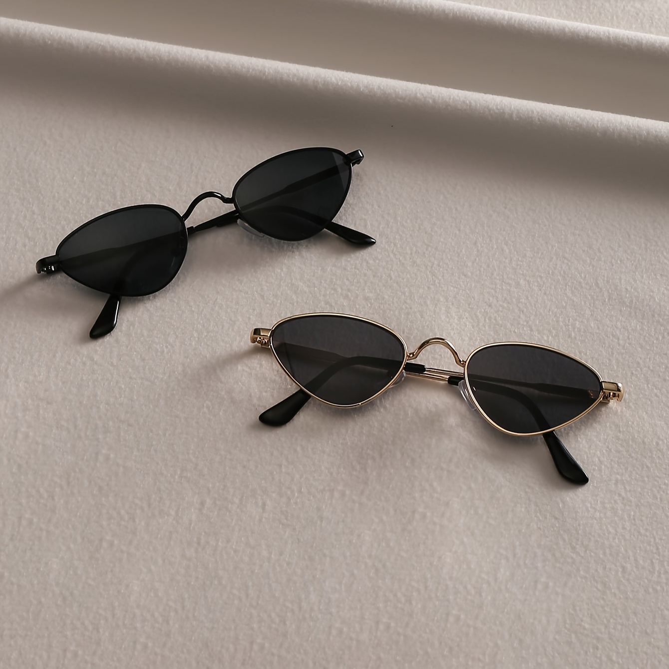 2pcs Fashion Triangle Glasses For Women Decorative Glasses Metal Frame For Driving Travel
2pcs Fashion Triangle Glasses For Women Decorative Glasses Metal Frame For Driving Travel
