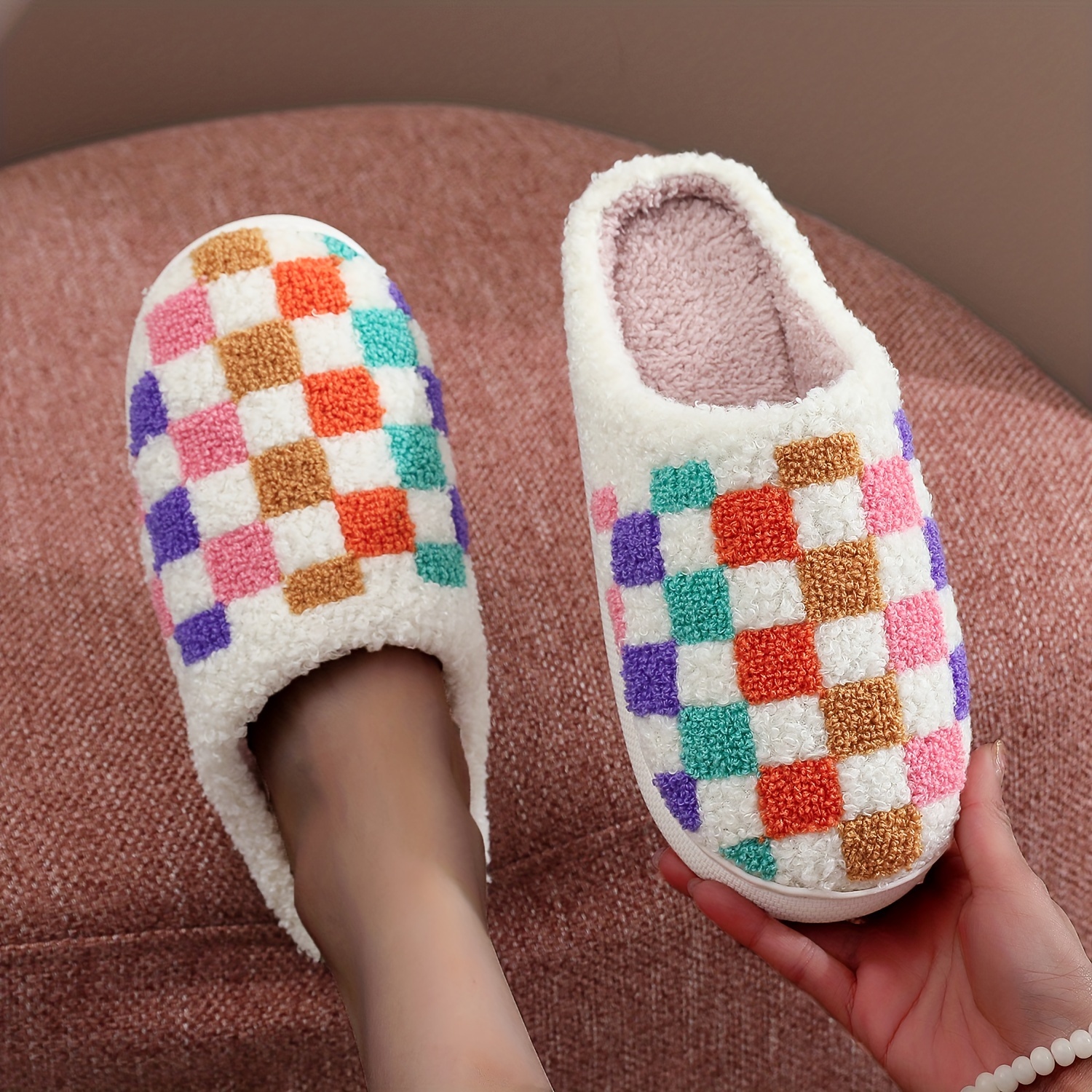 Colorful Checkered Pattern Plush Slippers, Casual Slip On Plush Lined Shoes, Comfortable Indoor Home Slippers
Colorful Checkered Pattern Plush Slippers, Casual Slip On Plush Lined Shoes, Comfortable Indoor Home Slippers