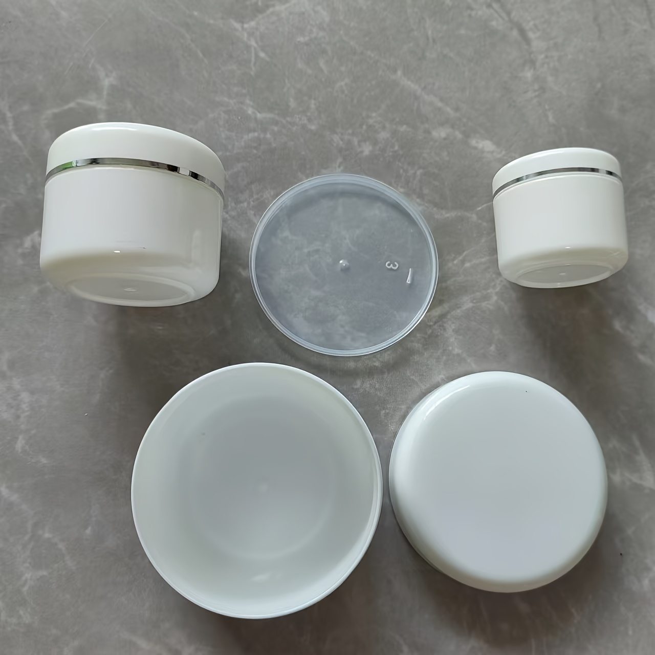 Boîte de Crème PP Premium, Bouteille de Crème Visage, Petite Boîte d'Échantillonnage, Boîte Ronde de Taille d', : 30g 50g 100g, un Tampon Transparent
Boîte de Crème PP Premium, Bouteille de Crème Visage, Petite Boîte d'Échantillonnage, Boîte Ronde de Taille d', : 30g 50g 100g, un Tampon Transparent