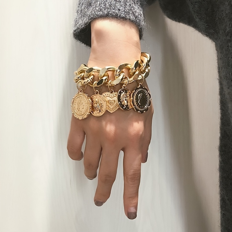 A Vintage Hip-hop Pearl Embossed Heart-shaped Chain Bracelet For Women - A Stylish Accessory For Fashionable Women - High Quality, Durable,
A Vintage Hip-hop Pearl Embossed Heart-shaped Chain Bracelet For Women - A Stylish Accessory For Fashionable Women - High Quality, Durable,