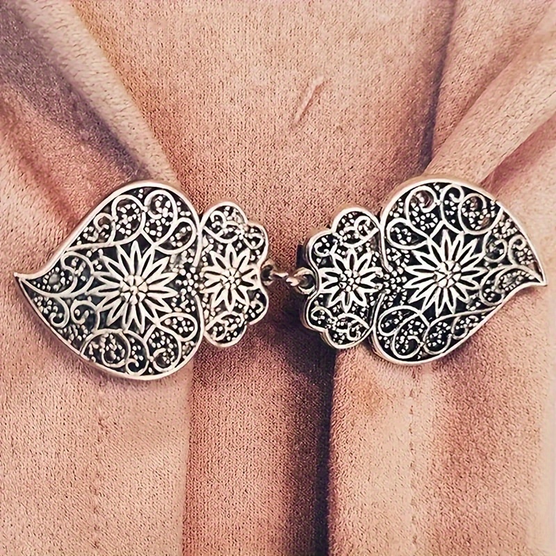 1 paire de Pince à Pull Rétro Européenne et Américaine, Boucle de Foulard à Plumes et Fleurs , Pince à Châle, Pince de Col de Chemise Anti-Exposition pour Femmes, Boucle Fixe pour Châle Élégant
1 paire de Pince à Pull Rétro Européenne et Américaine, Boucle de Foulard à Plumes et Fleurs , Pince à Châle, Pince de Col de Chemise Anti-Exposition pour Femmes, Boucle Fixe pour Châle Élégant