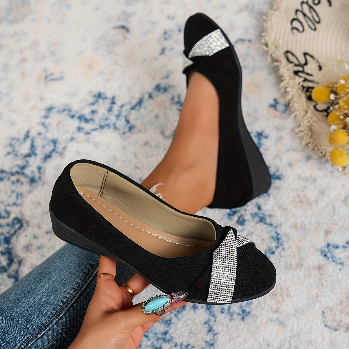 Ballerines Noires à Enfiler pour Femmes avec Accents de Strass - Chaussures Confortables à Bout Rond Style Mary Jane, Légères et Élégantes pour Toutes les , Chaussures pour Dames
Ballerines Noires à Enfiler pour Femmes avec Accents de Strass - Chaussures Confortables à Bout Rond Style Mary Jane, Légères et Élégantes pour Toutes les , Chaussures pour Dames