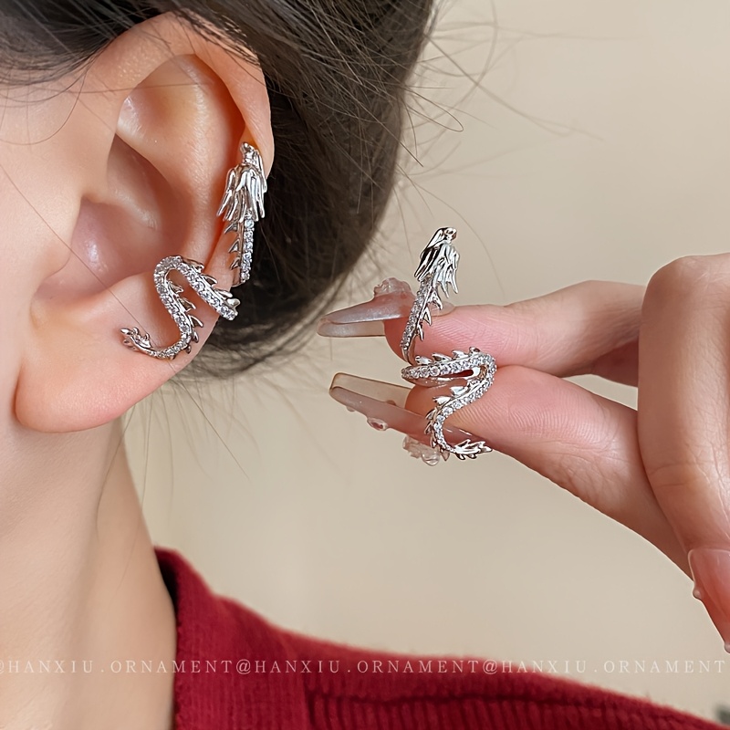 Elegant Dragon-shaped Ear Clips With - Alloy Fashion Accessory, Glass Embellished, Non-magnetic, Ideal Birthday Gift
Elegant Dragon-shaped Ear Clips With - Alloy Fashion Accessory, Glass Embellished, Non-magnetic, Ideal Birthday Gift