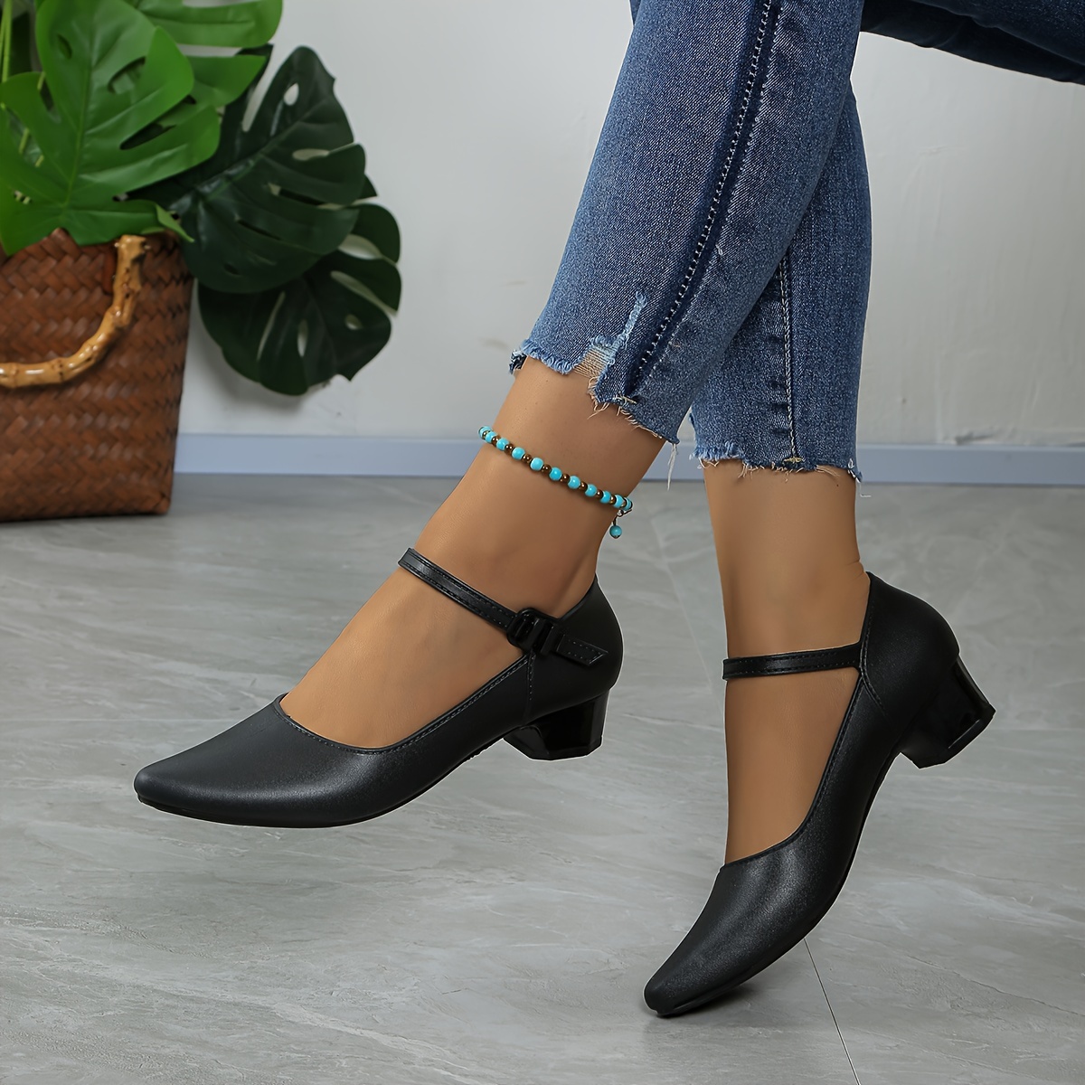 Women's Solid Color Chunky Heels, Fashion Point Toe Dress Pumps, Stylish Buckle Strap Heels
Women's Solid Color Chunky Heels, Fashion Point Toe Dress Pumps, Stylish Buckle Strap Heels