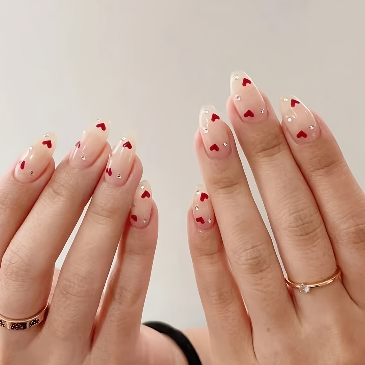 24pcs Red Glittering Love Lychee Design Medium Almond-shaped Acrylic False Nails, Nail Art Tape & File Included For Girls & Women
24pcs Red Glittering Love Lychee Design Medium Almond-shaped Acrylic False Nails, Nail Art Tape & File Included For Girls & Women