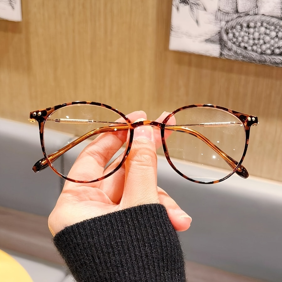 1pc Women' Leopard Print Round Frame Glasses, Classic Elegant Anti-blue Light Eyewear, Metal Frame, Hiking Style, Anti-reflective Lens, Pc Material, Casual Decorative Glasses
1pc Women' Leopard Print Round Frame Glasses, Classic Elegant Anti-blue Light Eyewear, Metal Frame, Hiking Style, Anti-reflective Lens, Pc Material, Casual Decorative Glasses