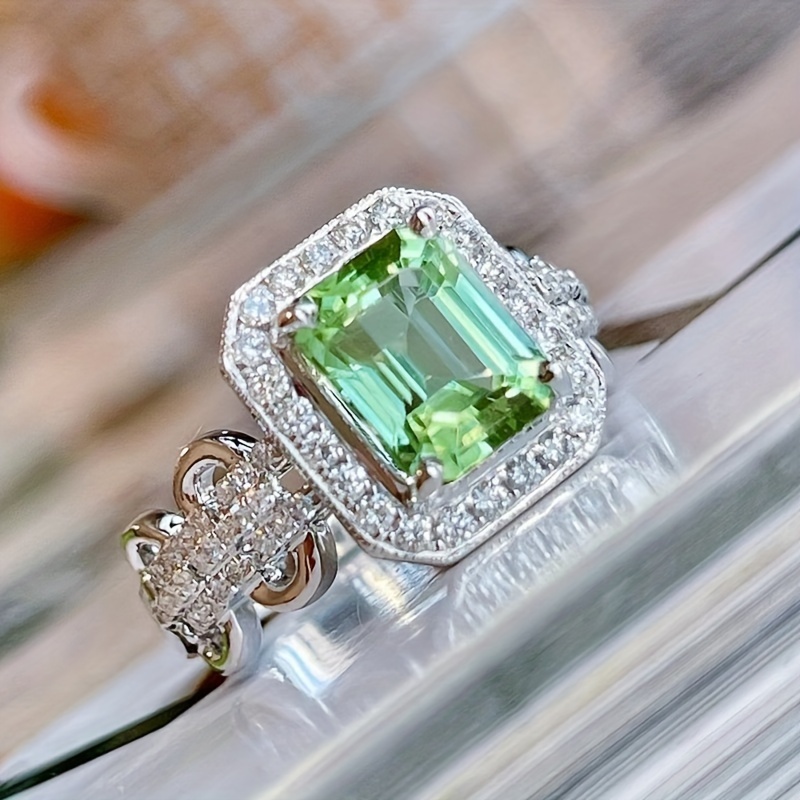 A Single Vintage Luxurious Green Square Zirconia Ring, Stylish Light Luxury High-end Women's Ring, Trendy Personalized Women's Jewelry Suitable For Daily Wear Ladies' Ring Accessories.
A Single Vintage Luxurious Green Square Zirconia Ring, Stylish Light Luxury High-end Women's Ring, Trendy Personalized Women's Jewelry Suitable For Daily Wear Ladies' Ring Accessories.