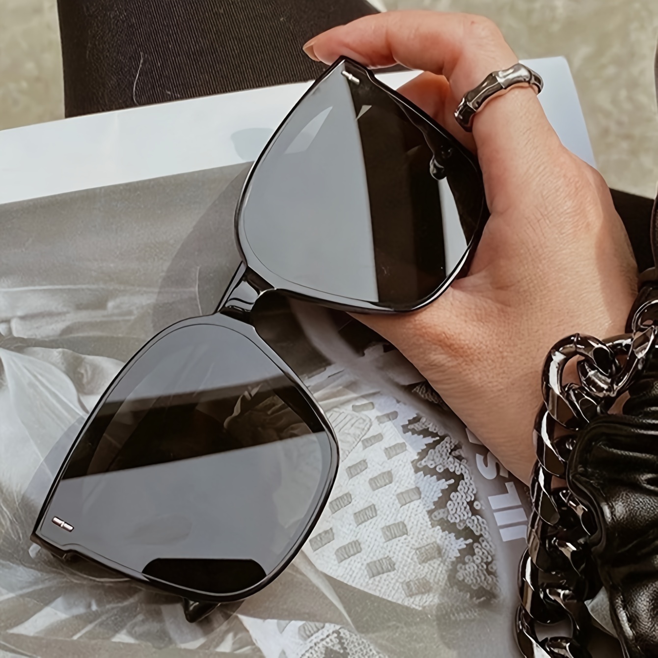 Fashionable Large Frame Fashion Glasses For Men And Women, Themed, Pc Material, No Power Supply Needed - Beach Sun Protection Glasses
Fashionable Large Frame Fashion Glasses For Men And Women, Themed, Pc Material, No Power Supply Needed - Beach Sun Protection Glasses