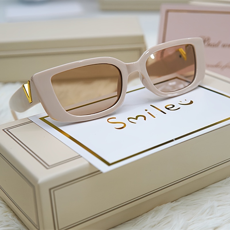 Fashionable Glasses For Women Pc Transparent Frame Eith Wide Metal Hinge For Daily Decoration
Fashionable Glasses For Women Pc Transparent Frame Eith Wide Metal Hinge For Daily Decoration