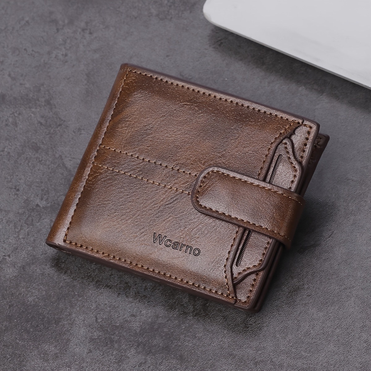 1pc Portefeuille pour Hommes Style Vintage en Similicuir, Bifold Court Décontracté pour avec Emplacements pour Cartes, Idéal pour les , la Randonnée et l' - Cadeau pour Amis, Mari, Père
1pc Portefeuille pour Hommes Style Vintage en Similicuir, Bifold Court Décontracté pour avec Emplacements pour Cartes, Idéal pour les , la Randonnée et l' - Cadeau pour Amis, Mari, Père