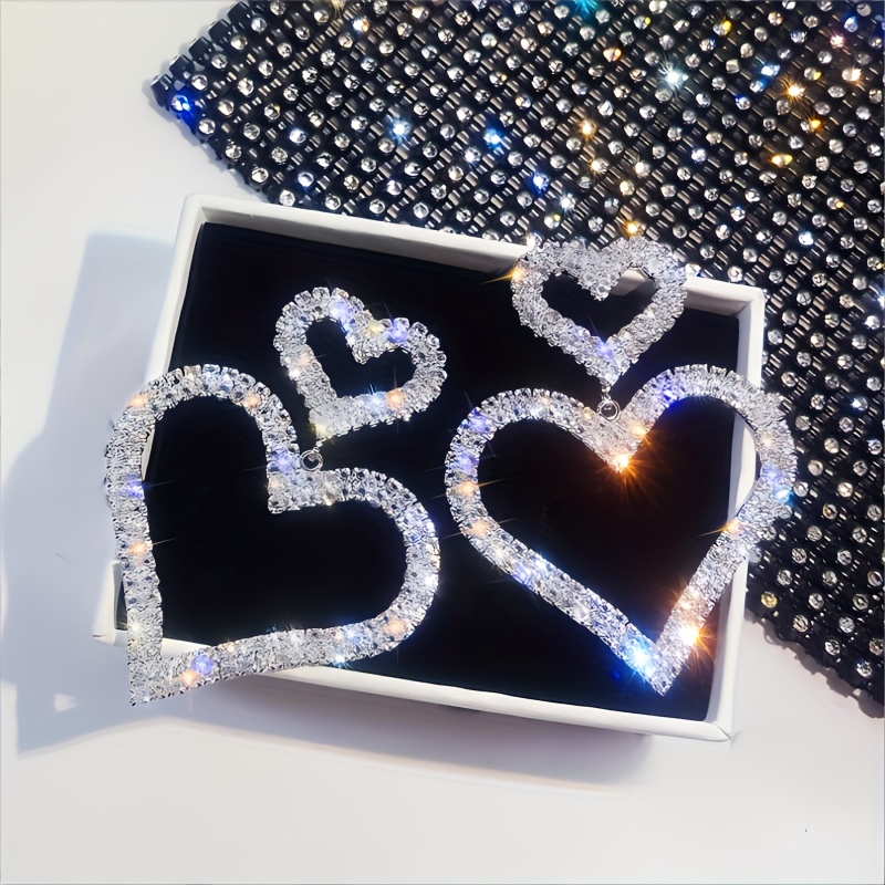 A Pair Of Stylish And Delicate Heart-shaped Earrings, A Versatile Accessory For Birthdays, Anniversaries, Graduations, And Christmas Gifts
A Pair Of Stylish And Delicate Heart-shaped Earrings, A Versatile Accessory For Birthdays, Anniversaries, Graduations, And Christmas Gifts