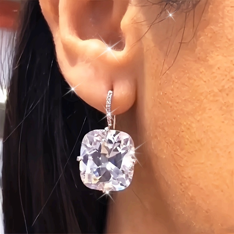 A Pair Of Stylish Pendant Earrings, With Zirconia Hook Earrings, Suitable For Ladies To Wear Daily, As A Gift
A Pair Of Stylish Pendant Earrings, With Zirconia Hook Earrings, Suitable For Ladies To Wear Daily, As A Gift