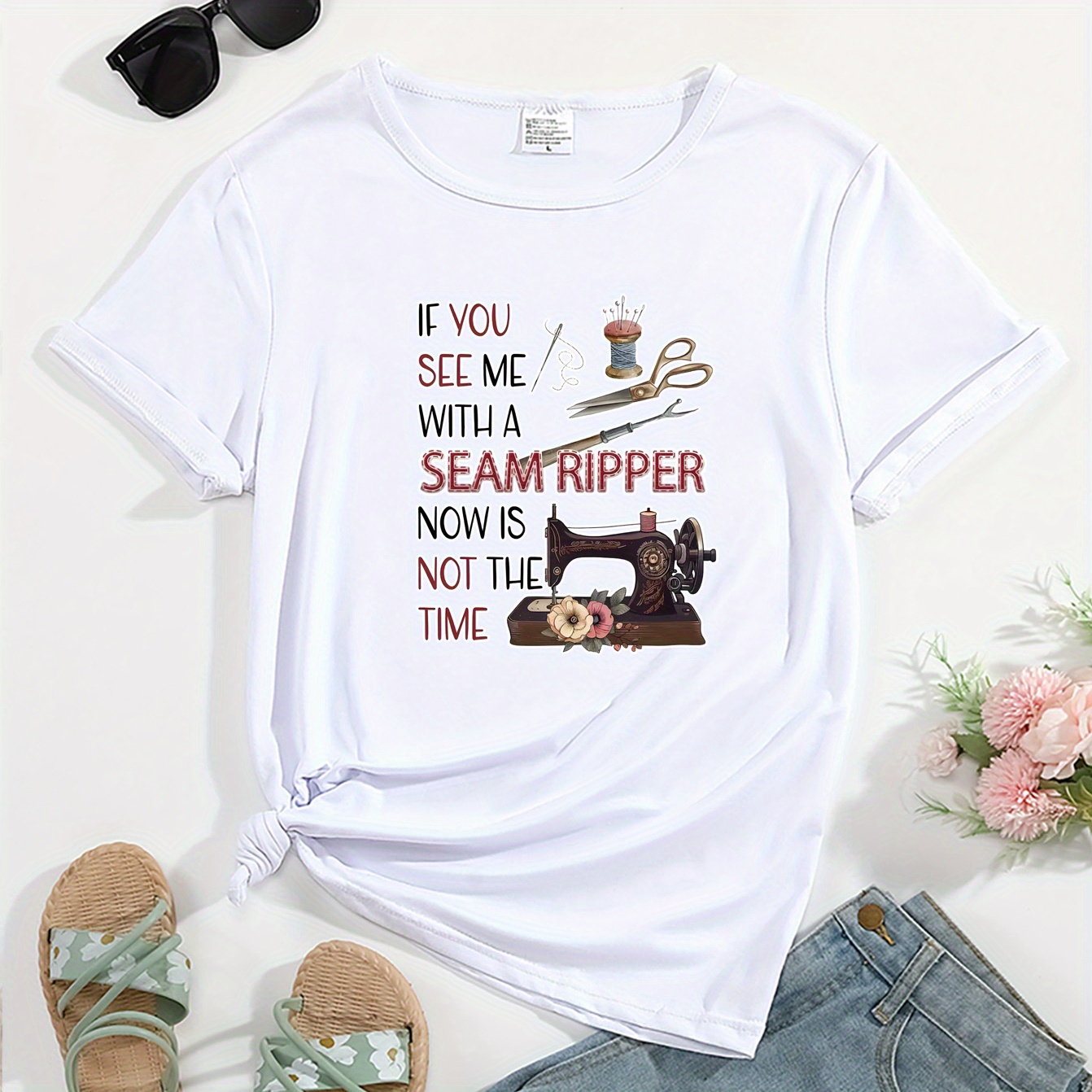Sewing Machine Graphic Crew Neck Sports Tee, Round Neck Short Sleeves Casual T-shirt, Women's Activewear
Sewing Machine Graphic Crew Neck Sports Tee, Round Neck Short Sleeves Casual T-shirt, Women's Activewear