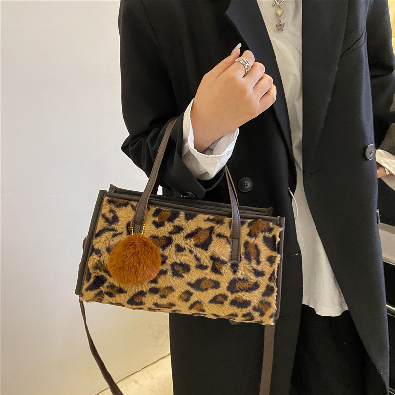 Women Brown Leopard Print Tote Bag, Shoulder Bag, Casual Large Capacity Trendy Tote Bag
Women Brown Leopard Print Tote Bag, Shoulder Bag, Casual Large Capacity Trendy Tote Bag