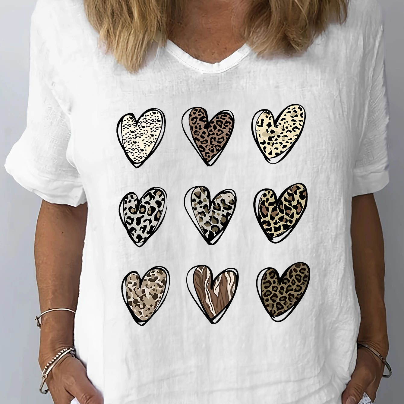 Heart Print V Neck T-shirt, Casual Short Sleeve T-shirt For Spring & Summer, Women's Clothing
Heart Print V Neck T-shirt, Casual Short Sleeve T-shirt For Spring & Summer, Women's Clothing