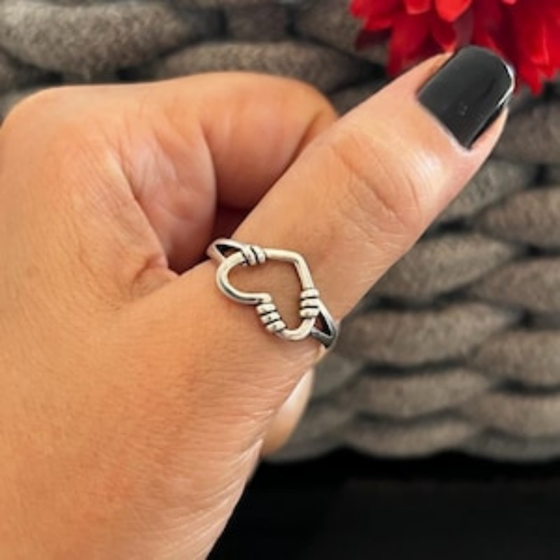 1pc Luxury Geometric Elegant Heart Ring For Women Wedding Engagement Party Jewelry Accessories
1pc Luxury Geometric Elegant Heart Ring For Women Wedding Engagement Party Jewelry Accessories