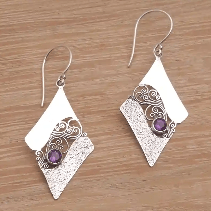 A Pair Of Uniquely Designed Square Pattern Carved Decorative Purple Gemstone Earrings With A Sexy Bohemian Elegant Style, Very Suitable For Anniversary And Birthday Parties.
A Pair Of Uniquely Designed Square Pattern Carved Decorative Purple Gemstone Earrings With A Sexy Bohemian Elegant Style, Very Suitable For Anniversary And Birthday Parties.