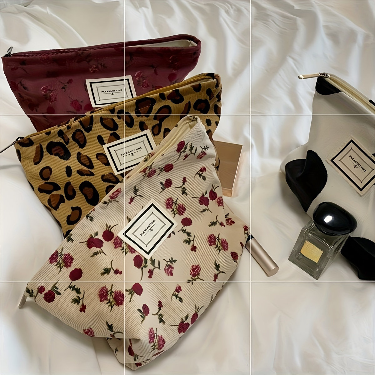 Floral Polyester Cosmetic Bags For Women - Unscented, Non-waterproof Canvas Travel Toiletry Organizer, Large Capacity Makeup Pouch Set
Floral Polyester Cosmetic Bags For Women - Unscented, Non-waterproof Canvas Travel Toiletry Organizer, Large Capacity Makeup Pouch Set