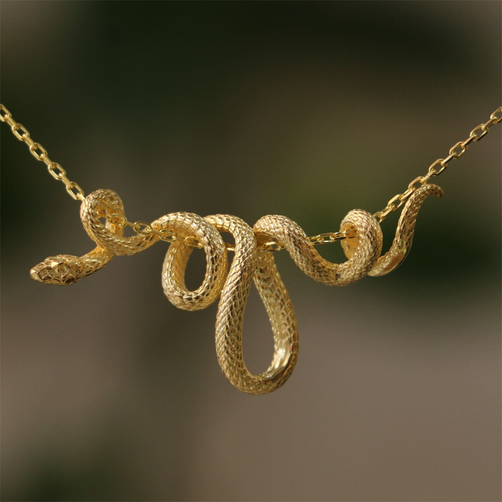 Charm Golden Snake Chain Necklace For Women Men Punk Rock Hip Hop Jewelry Unique Snake Pendant Necklace Party Gifts
Charm Golden Snake Chain Necklace For Women Men Punk Rock Hip Hop Jewelry Unique Snake Pendant Necklace Party Gifts