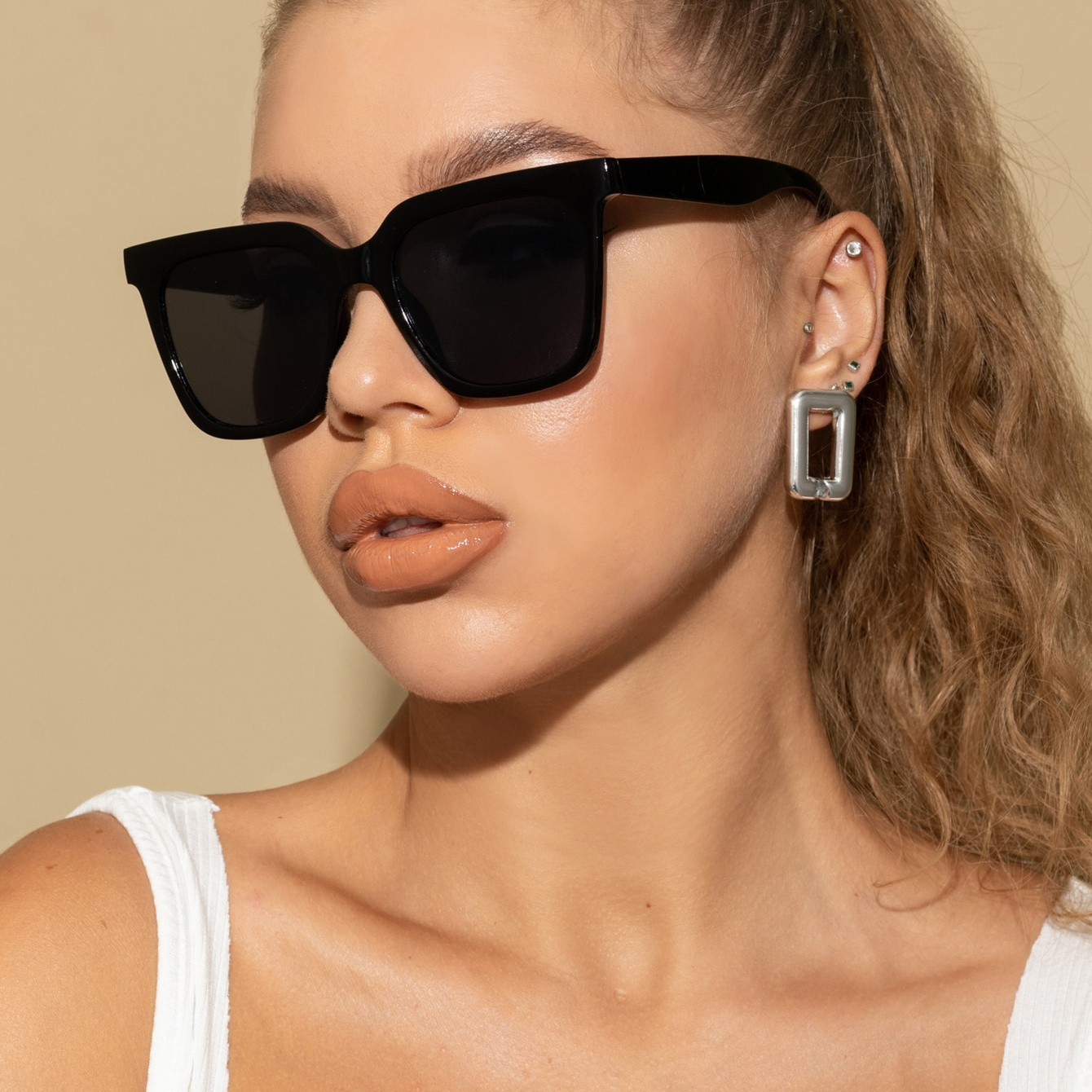 1pc Fashionable Women's Plastic Oversized Square Sunglasses, Suitable For Daily Wear, Vacation Sunglasses Beach Sun Glasses
1pc Fashionable Women's Plastic Oversized Square Sunglasses, Suitable For Daily Wear, Vacation Sunglasses Beach Sun Glasses