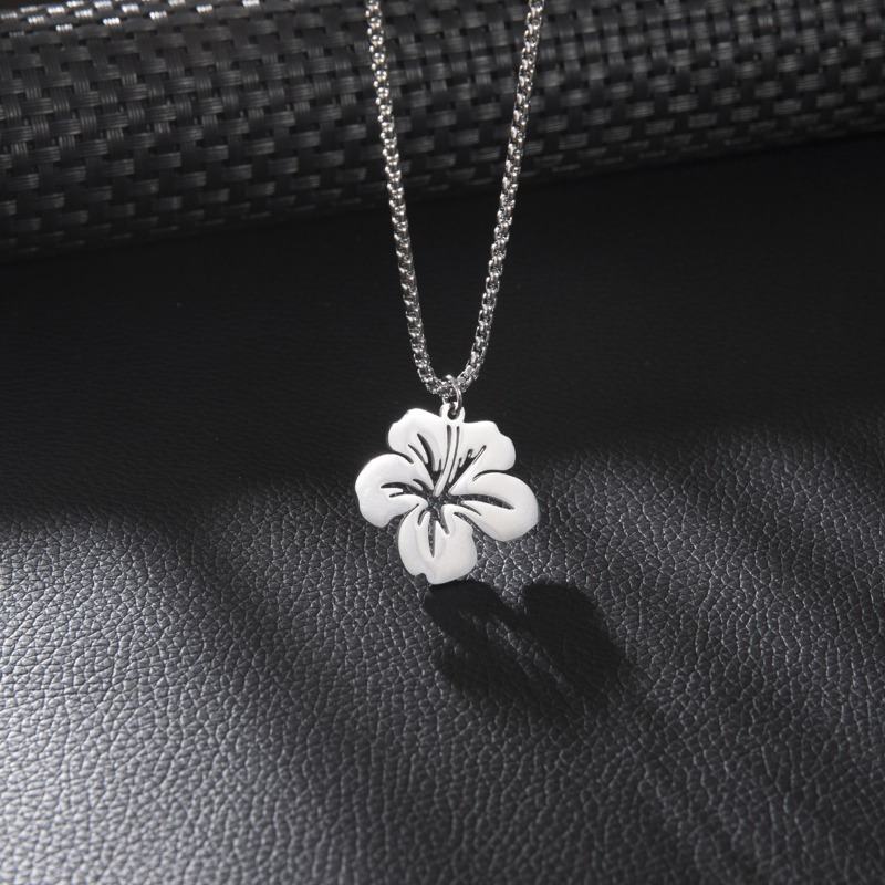 Simple Stainless Steel Flower Pendant Necklace For Women - Japanese & Jewelry, No Mosaic, Versatile For Daily Wear & Vacation
Simple Stainless Steel Flower Pendant Necklace For Women - Japanese & Jewelry, No Mosaic, Versatile For Daily Wear & Vacation