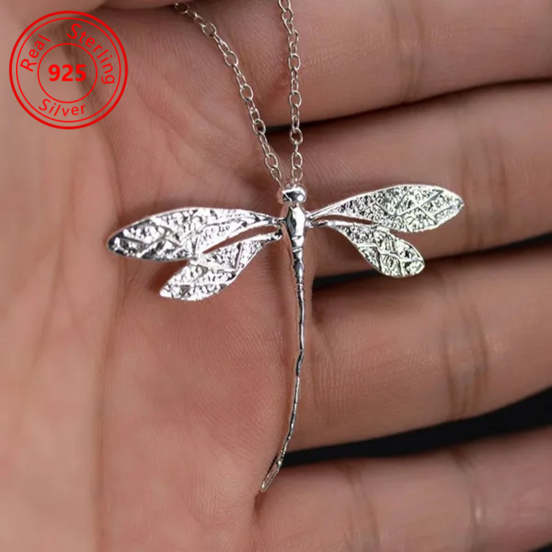 A Stylish And High-end 925 Silver Dragonfly Logo Necklace, Suitable For , A Simple Necklace For Parties For Ladies.
A Stylish And High-end 925 Silver Dragonfly Logo Necklace, Suitable For , A Simple Necklace For Parties For Ladies.