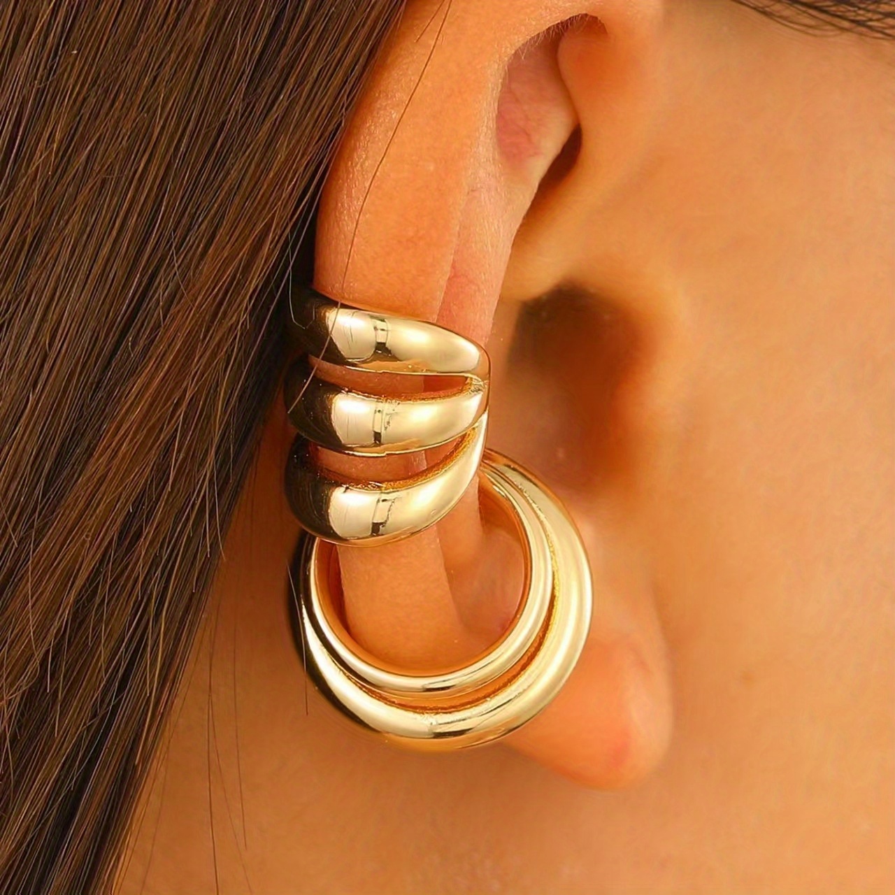1pc Simple Metal Ear Clip Stylish Waterproof Flexible Hollow Copper Clip Temperament With Earrings
1pc Simple Metal Ear Clip Stylish Waterproof Flexible Hollow Copper Clip Temperament With Earrings