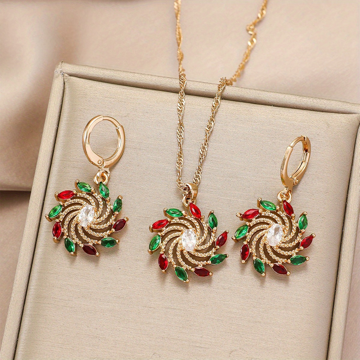 Christmas Color Matching Alloy Wreath Pendant Jewelry Set.set Of Rhinestone Design Ladies Earrings Necklace Set.christmas Jewelry Gifts For Women
Christmas Color Matching Alloy Wreath Pendant Jewelry Set.set Of Rhinestone Design Ladies Earrings Necklace Set.christmas Jewelry Gifts For Women