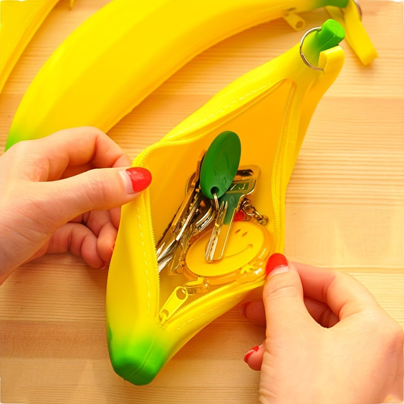 1pc Silicone Banana Coin Purse - Hand Washable Mini Waterproof Keychain Pouch, Cute Pen & Stationery Organizer For Daily Use & Travel
1pc Silicone Banana Coin Purse - Hand Washable Mini Waterproof Keychain Pouch, Cute Pen & Stationery Organizer For Daily Use & Travel