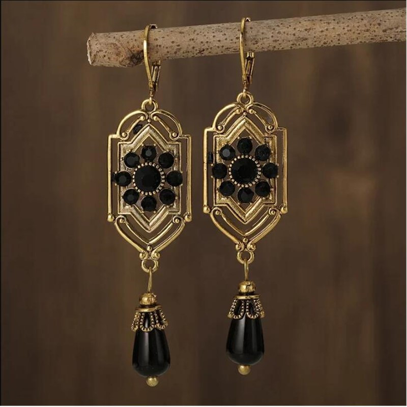 1 Pair Of Elegant Vintage-style Pearl Alloy Earrings For Women – Golden-tone With Black Gemstones, Formal , Holiday Gifts, And Casual Attire, Pearl Earrings
1 Pair Of Elegant Vintage-style Pearl Alloy Earrings For Women – Golden-tone With Black Gemstones, Formal , Holiday Gifts, And Casual Attire, Pearl Earrings