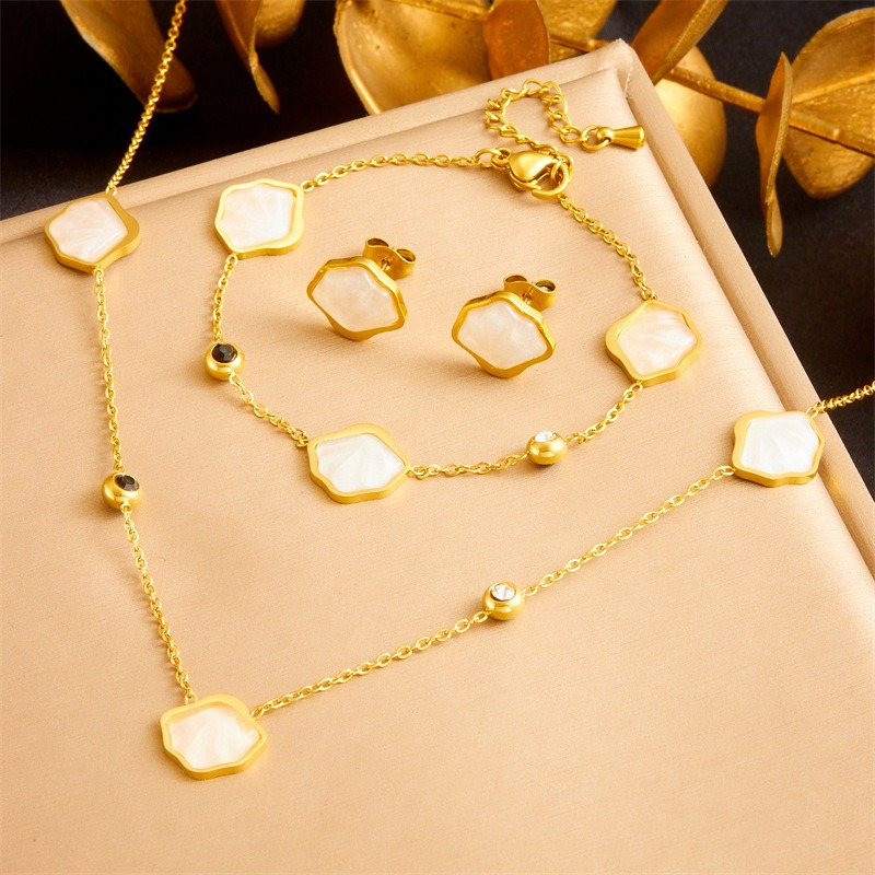 Temperament White Shell Jewelry Set Shell Stainless Steel Accessories Chain Jewelry -piece Necklace Earrings Bracelet Christmas Birthday Gift
Temperament White Shell Jewelry Set Shell Stainless Steel Accessories Chain Jewelry -piece Necklace Earrings Bracelet Christmas Birthday Gift