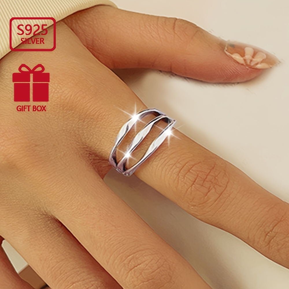 A 925 Sterling Silver Ring With A Design, Suitable For Men And Women To With Outfits, High-quality And Adjustable Jewelry.
A 925 Sterling Silver Ring With A Design, Suitable For Men And Women To With Outfits, High-quality And Adjustable Jewelry.