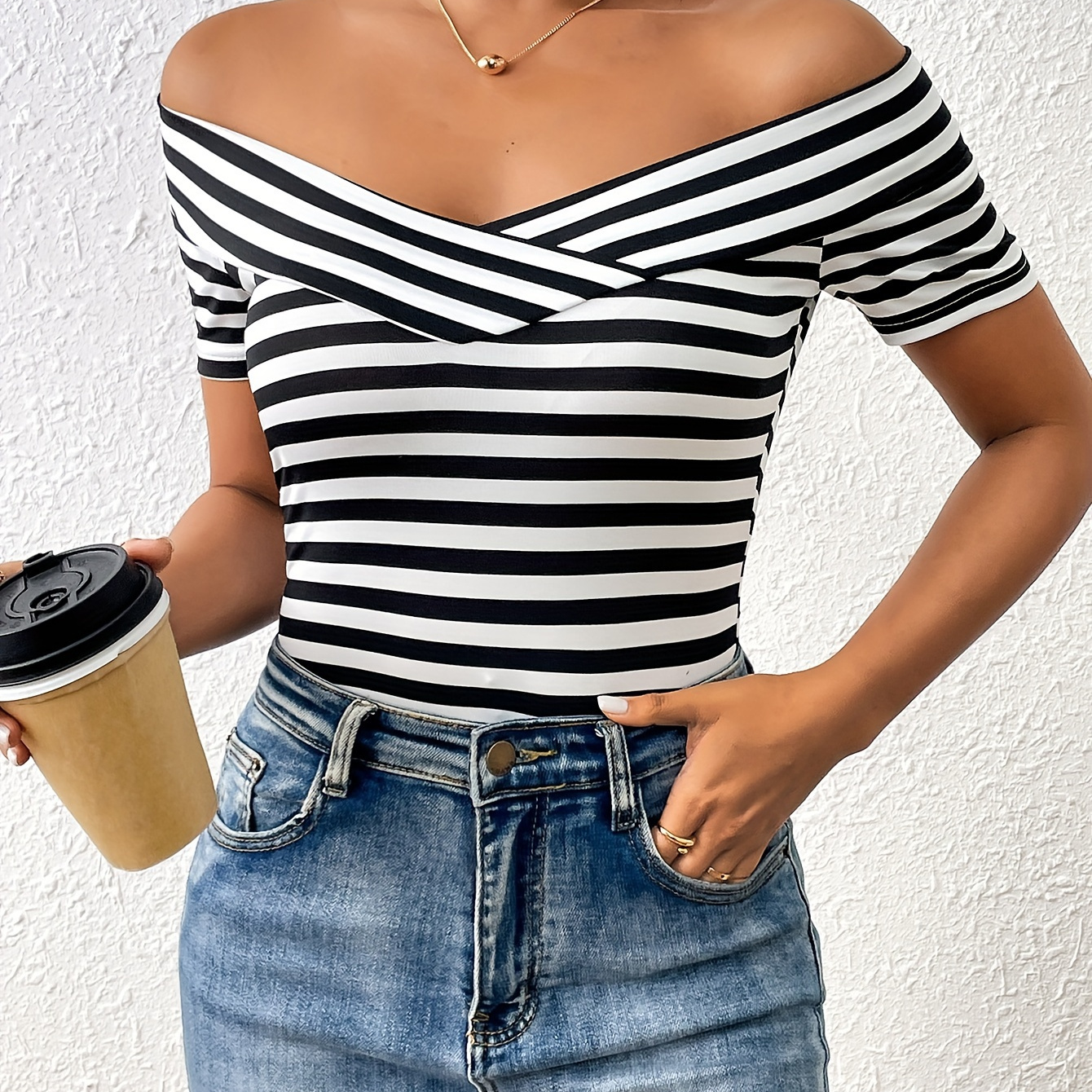 Striped Print Off Shoulder T-shirt, Casual Short Sleeve T-shirt For Spring & Summer, Women's Clothing
Striped Print Off Shoulder T-shirt, Casual Short Sleeve T-shirt For Spring & Summer, Women's Clothing