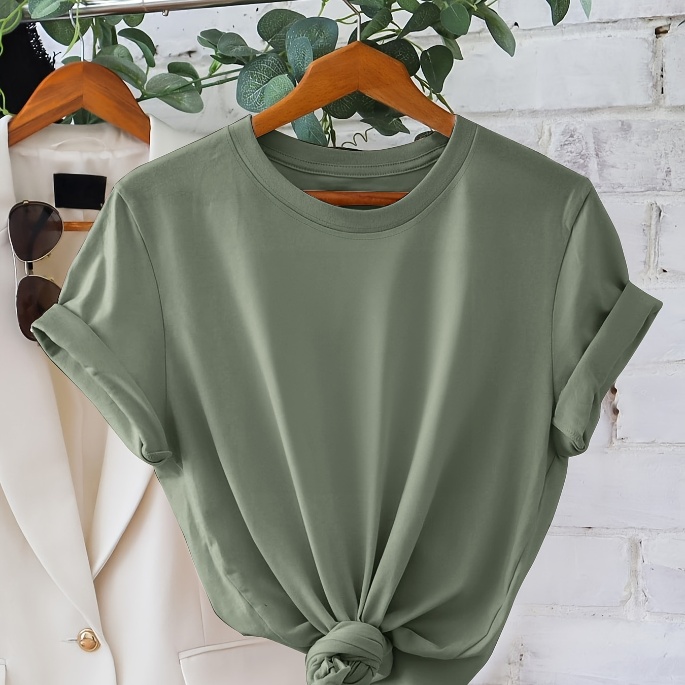 Solid Color Print T-shirt, Short Sleeve Crew Neck Casual Top For Summer & Spring, Women's Clothing
Solid Color Print T-shirt, Short Sleeve Crew Neck Casual Top For Summer & Spring, Women's Clothing
