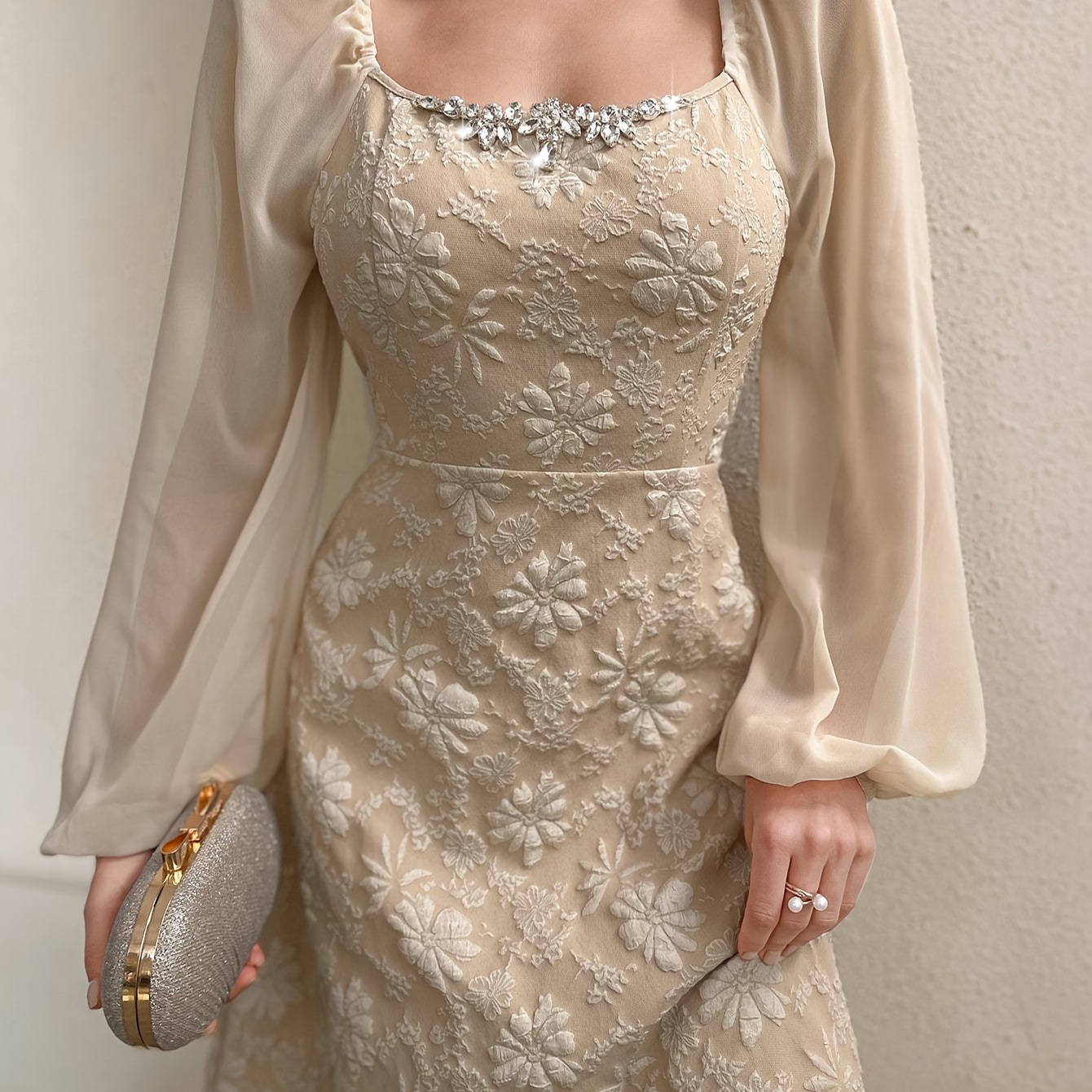 Robe trapèze à manches lanterne texturées florales, robe à et dos en strass, vêtements pour femmes.
Robe trapèze à manches lanterne texturées florales, robe à et dos en strass, vêtements pour femmes.