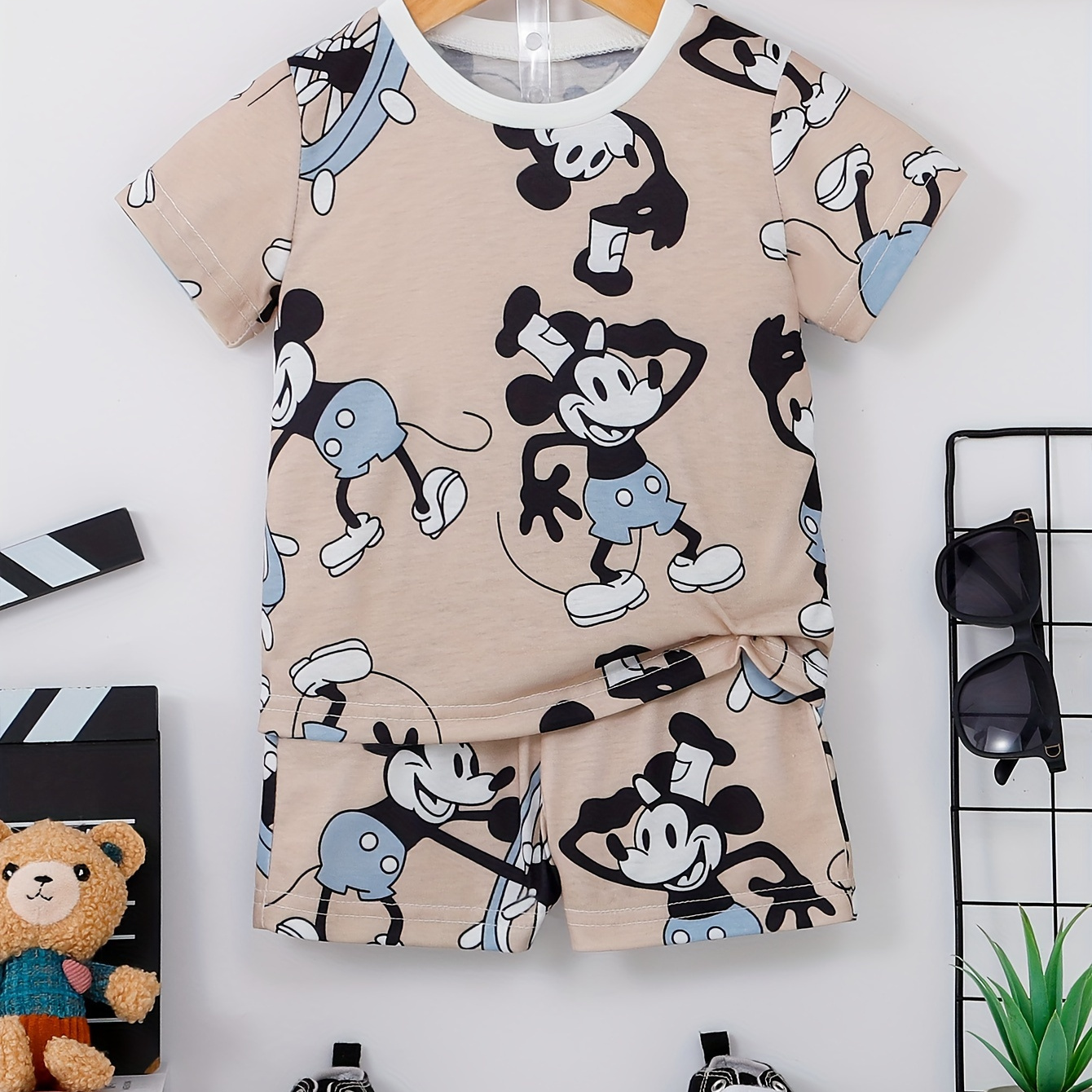 Baby Girls Boys Cartoon Print Short Sleeve T-shirt And Shorts Set, Summer Outfit, Cute Cartoon Style, Beige
Baby Girls Boys Cartoon Print Short Sleeve T-shirt And Shorts Set, Summer Outfit, Cute Cartoon Style, Beige