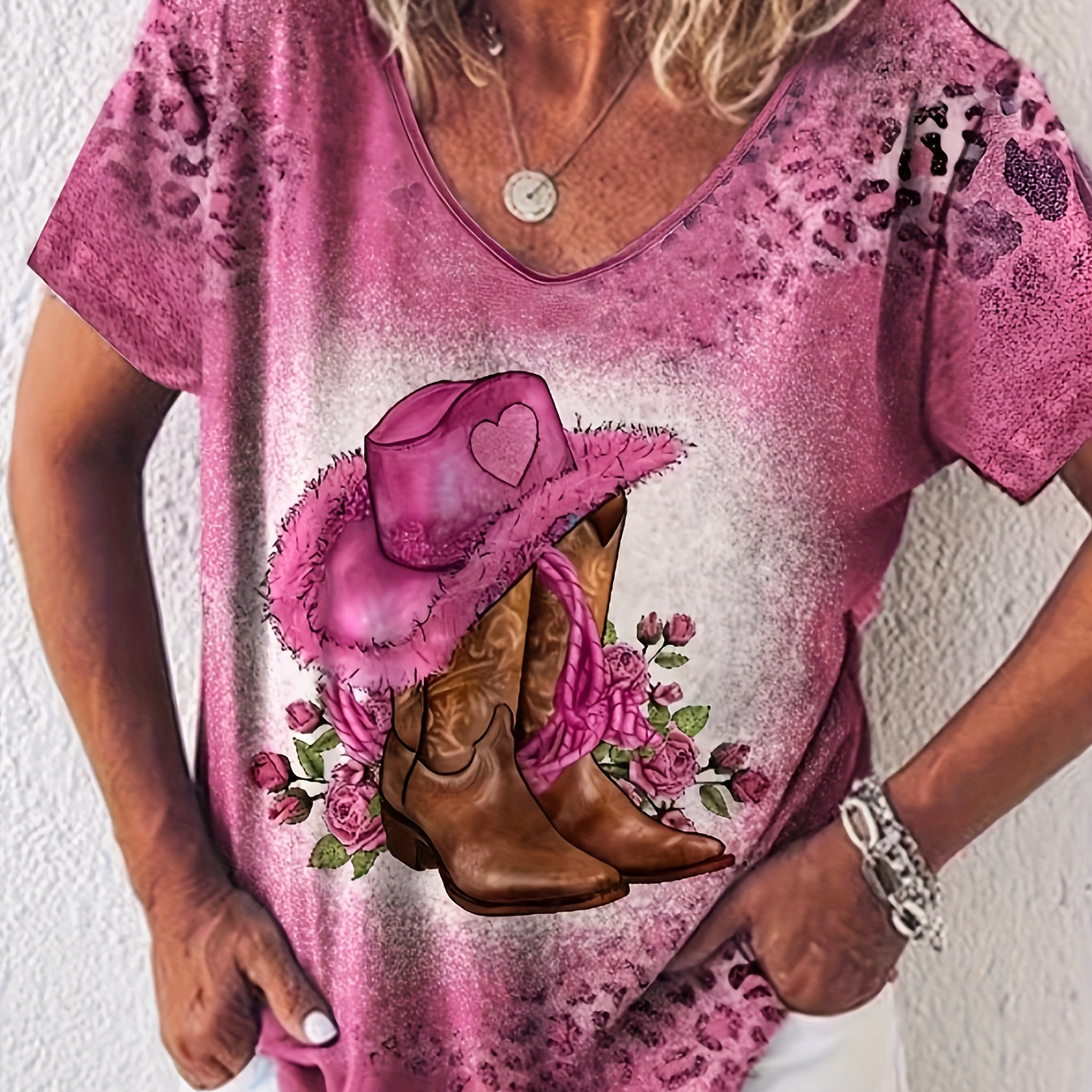 Plus Size Boots & Hat Print T-shirt, Casual Short Sleeve Top For Spring & Summer, Women's Plus Size Clothing
Plus Size Boots & Hat Print T-shirt, Casual Short Sleeve Top For Spring & Summer, Women's Plus Size Clothing