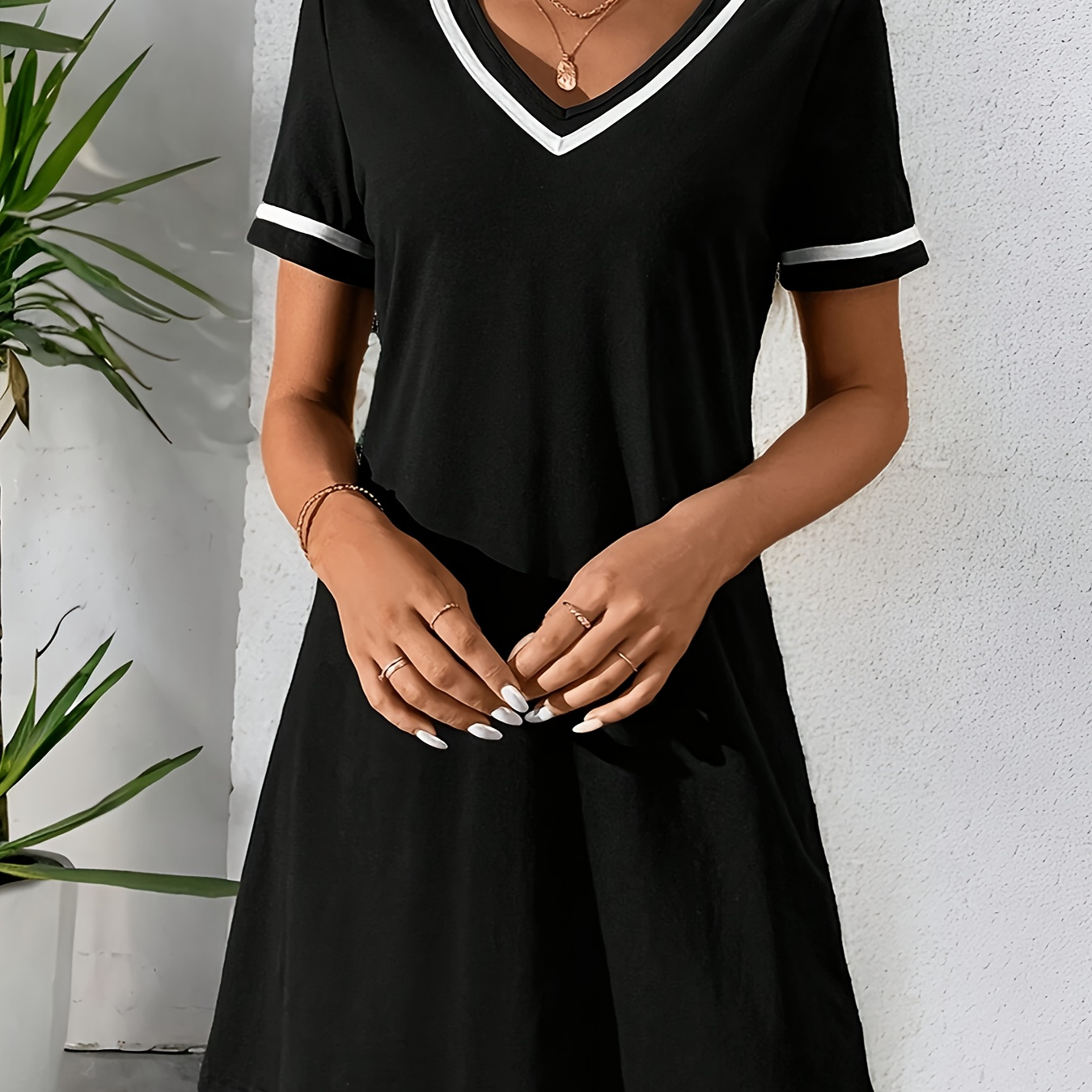 Robe tricotée à de couleur à col en V, tunique solide en polyester 95% et élasthane 5% pour femmes, robe tricotée à manches courtes pour /été/automne avec ourlet droit
Robe tricotée à de couleur à col en V, tunique solide en polyester 95% et élasthane 5% pour femmes, robe tricotée à manches courtes pour /été/automne avec ourlet droit