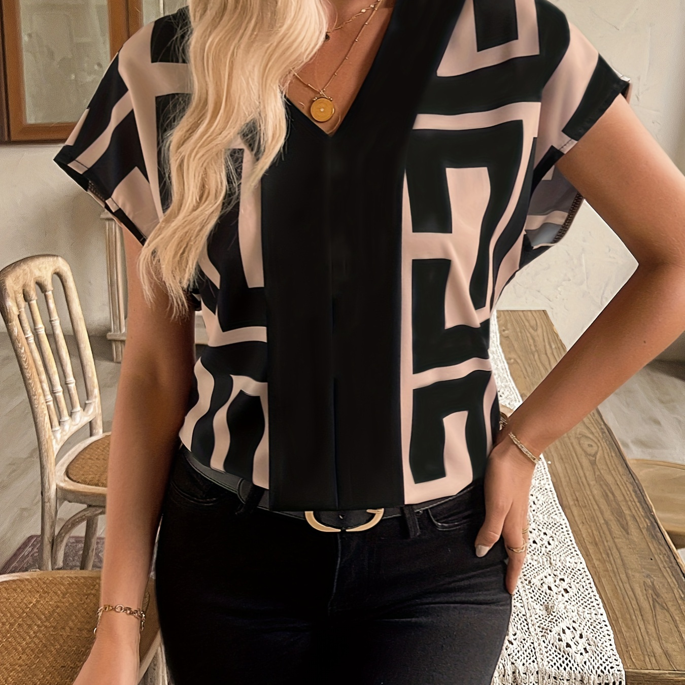 Geo Print V-neck Blouse, Casual Short Sleeve Blouse For Spring & Summer, Women's Clothing
Geo Print V-neck Blouse, Casual Short Sleeve Blouse For Spring & Summer, Women's Clothing