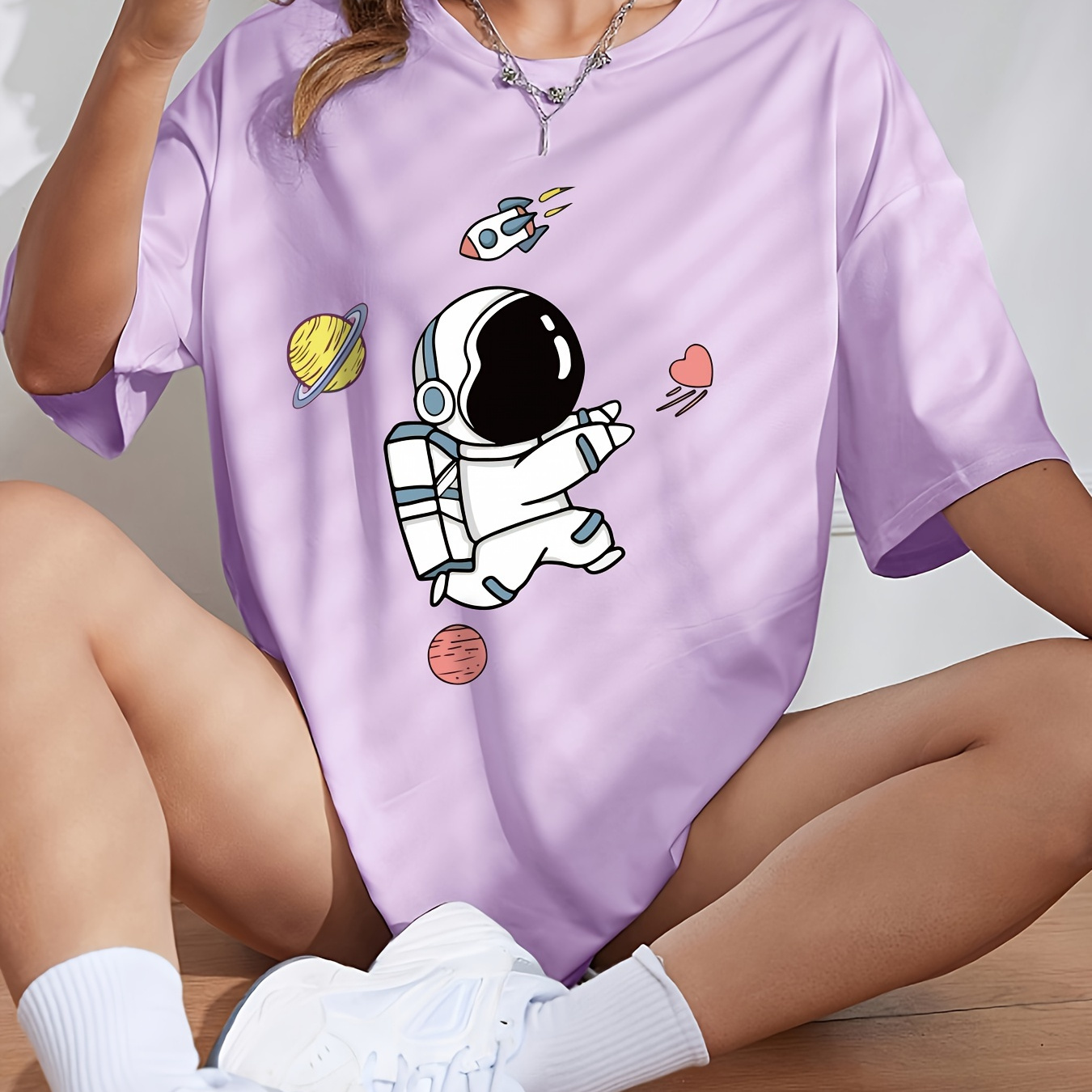 Spaceman Print Crew Neck T-shirt, Cute Drop Shoulder Loose T-shirt For Spring & Summer, Women's Clothing
Spaceman Print Crew Neck T-shirt, Cute Drop Shoulder Loose T-shirt For Spring & Summer, Women's Clothing